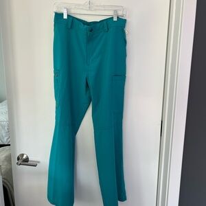 Mens Medium Cheerokee Scrubs. Teal.